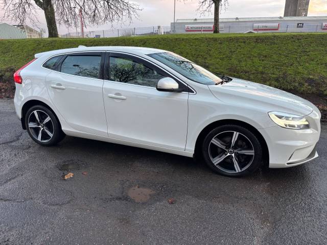 2018 Volvo V40 2.0 T2 [122] R DESIGN Nav Plus 5dr