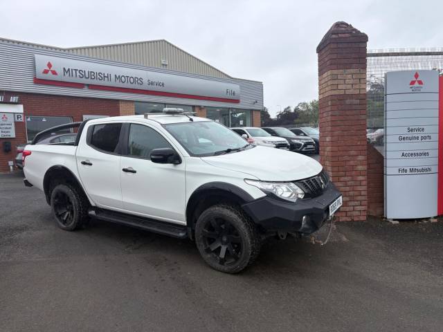 Mitsubishi L200 2.4 Double Cab DI-D 181 Barbarian Black 4WD Auto Pick Up Diesel WHITE
