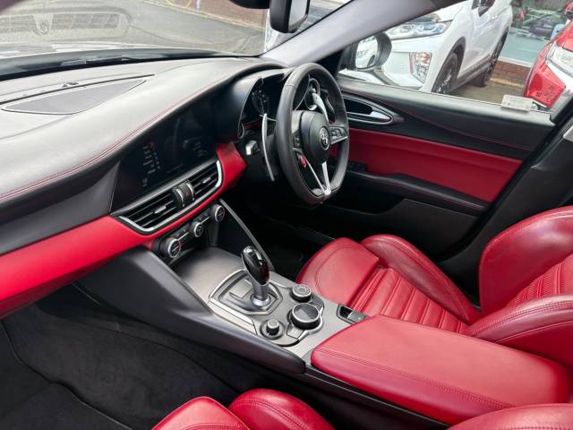 2018 Alfa Romeo Giulia 2.0T Veloce Saloon 4dr Petrol Auto Euro 6 (s/s) (280 ps)
