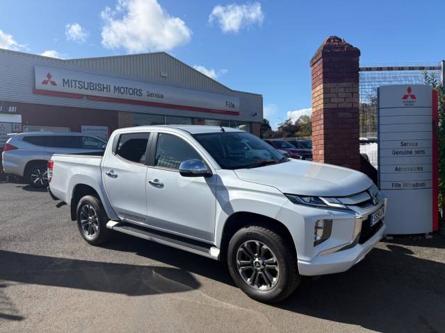 Mitsubishi L200 2.2 DI-D DC Barbarian 4WD Euro 6 (s/s) 4dr Pickup Diesel White Diamond Pearlescent