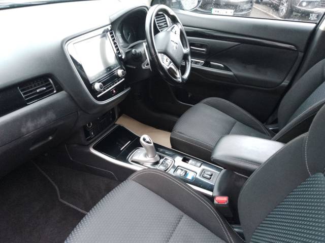 2020 Mitsubishi Outlander 2.4h TwinMotor 13.8kWh Design CVT 4WD Euro 6 (s/s) 5dr
