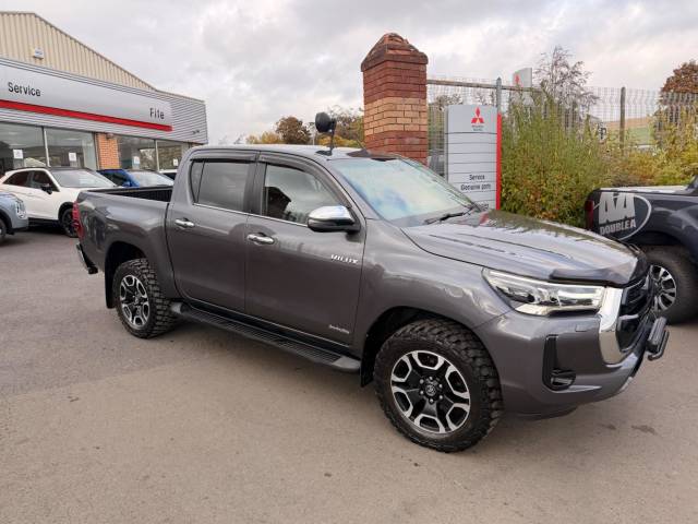 Toyota Hilux 2.8 D-4D Invincible 4WD Euro 6 (s/s) 4dr Pickup Diesel Grey