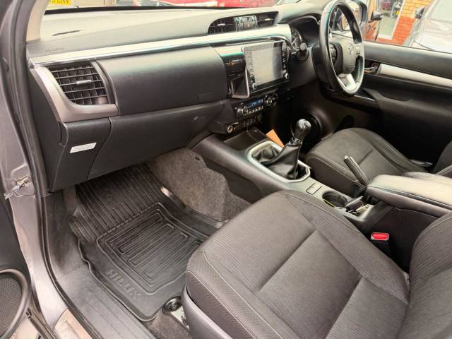 2021 Toyota Hilux 2.8 D-4D Invincible 4WD Euro 6 (s/s) 4dr
