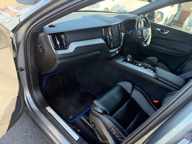 2019 Volvo XC60 2.0 B4 MHEV R-Design SUV 5dr Diesel Hybrid Auto AWD Euro 6 (s/s) (197 ps)