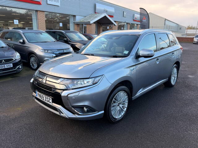 2019 Mitsubishi Outlander 2.4h TwinMotor 13.8kWh Dynamic Safety CVT 4WD Euro 6 (s/s) 5dr